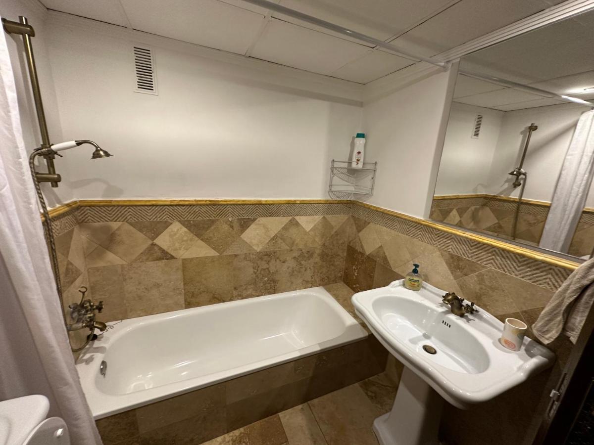 Appartamento Apartamento En El Centro A Dos Minutos De La Playa Fuengirola Esterno foto